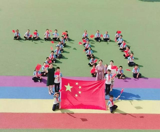 这行为算暧昧嘛？游戏画面